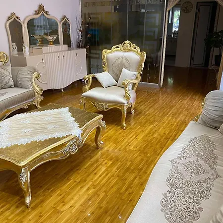 Sapphire Apartment *